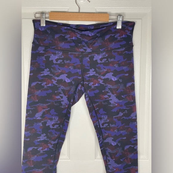 Lululemon Wunder Under Crop (Hi-Rise) Purple Camo Size 10 - Picture 8 of 10